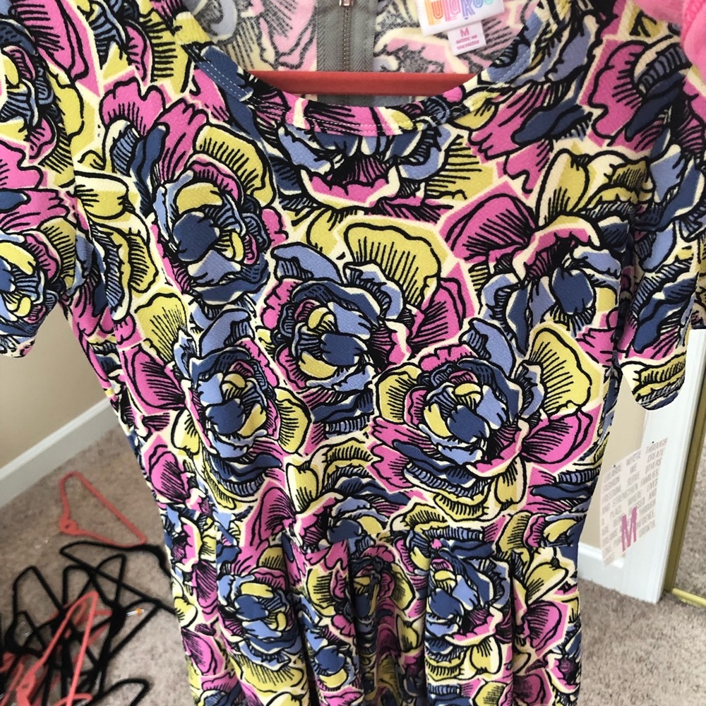 Medium LuLaRoe Amelia